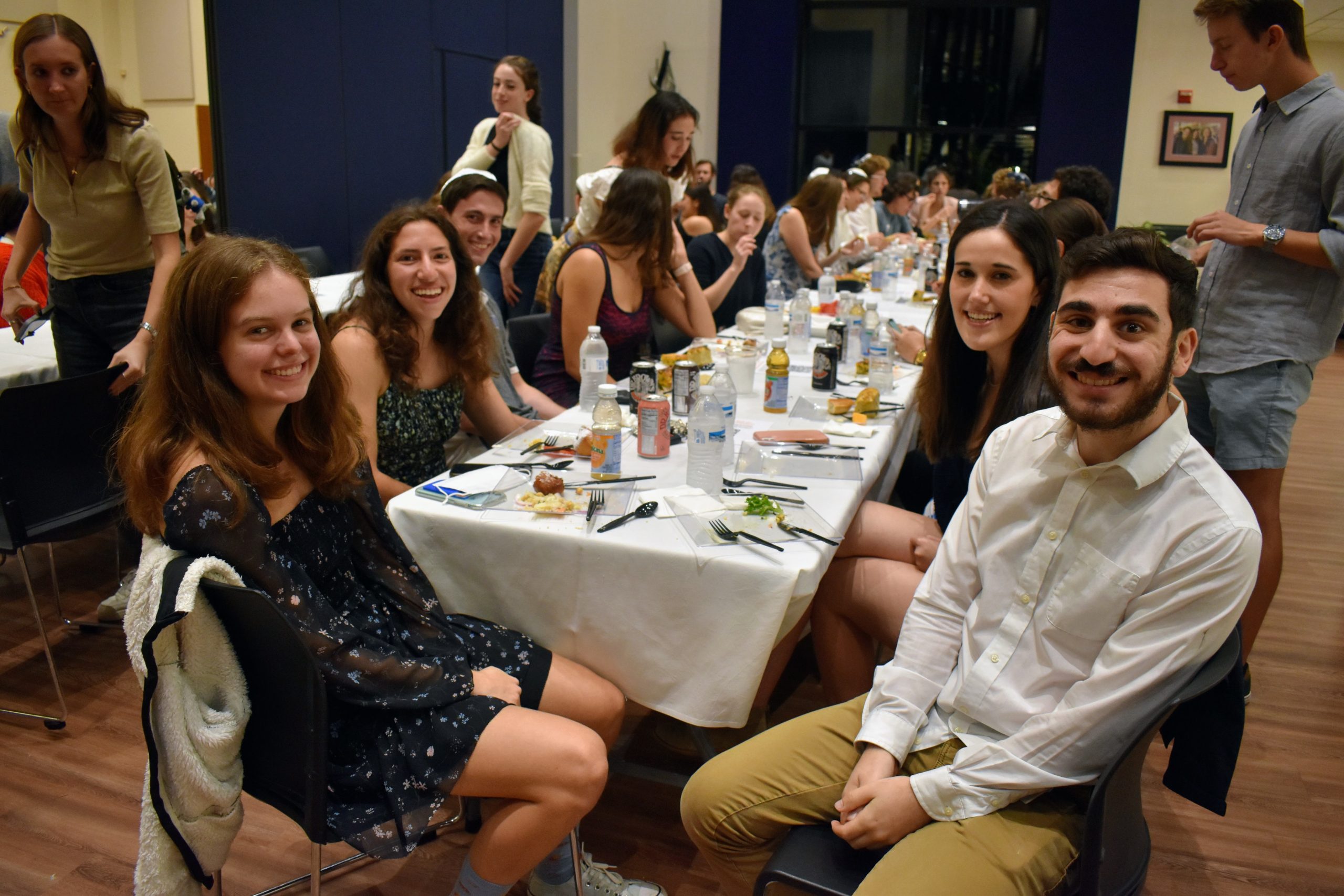 Jewish students enjoy a meal together