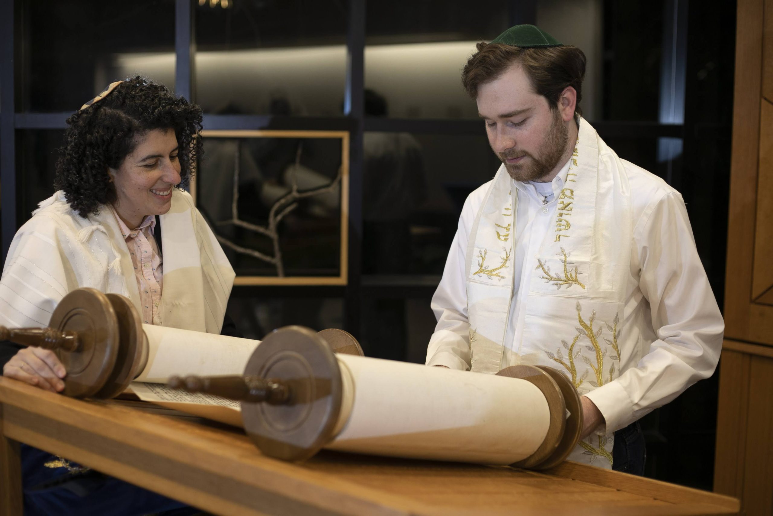 Rabbi and Jewish Student read the Torah