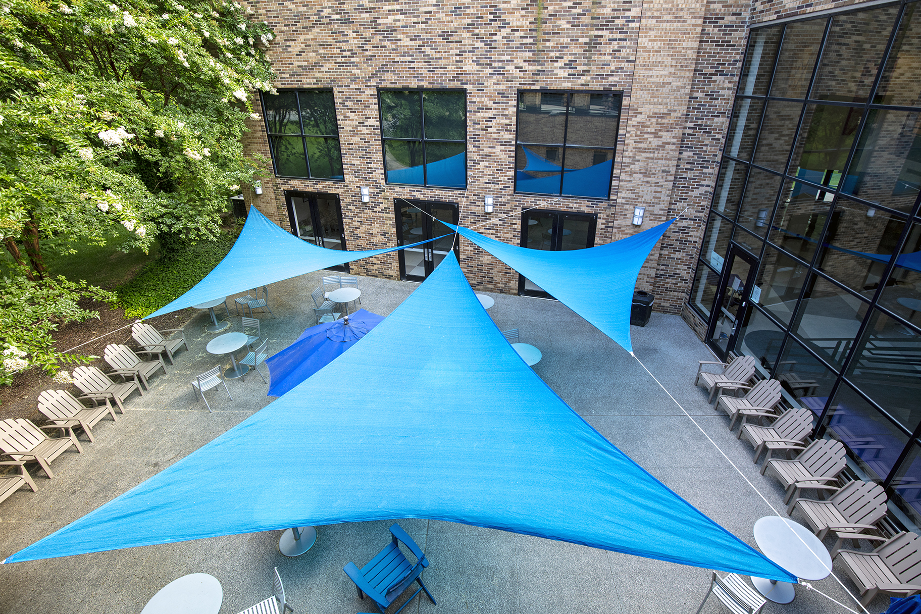 The outdoor patio area at the Freeman Center for Jewish Life