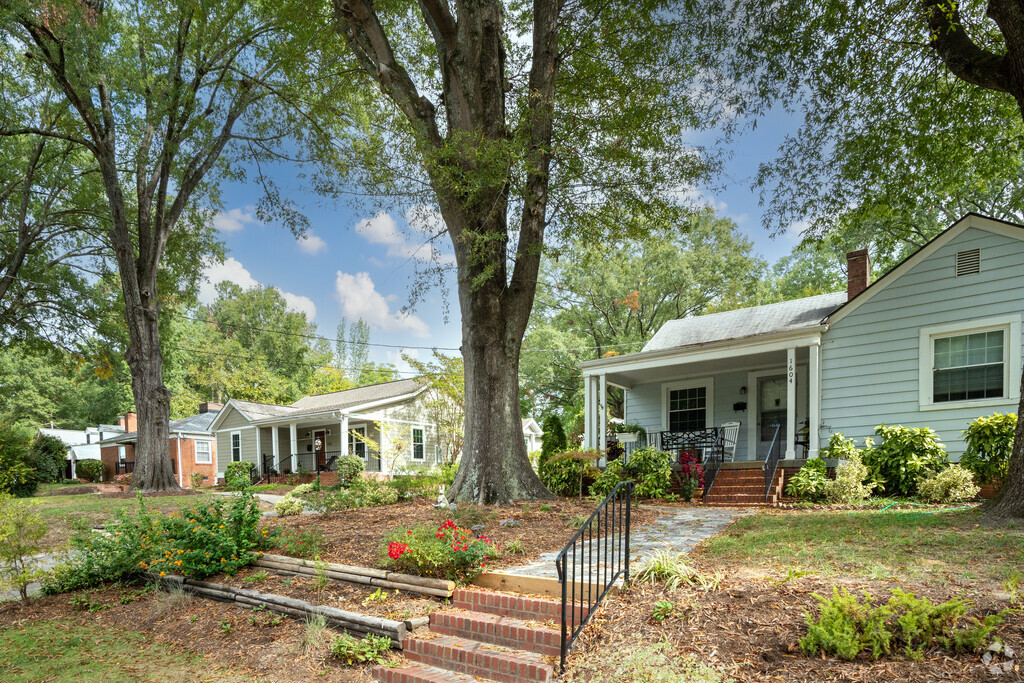 Watts-Hillandale neighborhood street